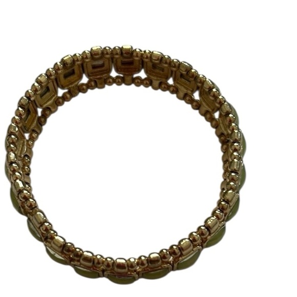 Elegant Gold and Green Bracelet - Picture 4 of 7